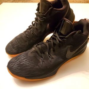 NIKE evidence 2 size 9.5 mens shoes